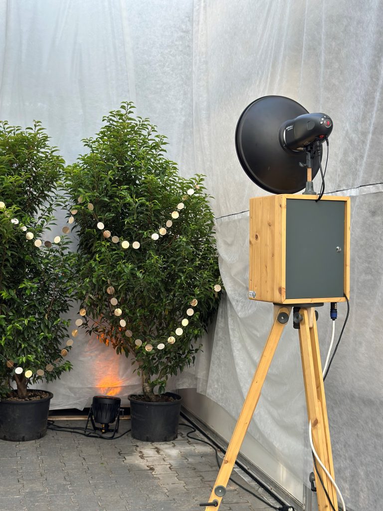 Handgefertigte Fotobox mieten Kevelaer – ProBox kompakt mit DSLR-Kamera